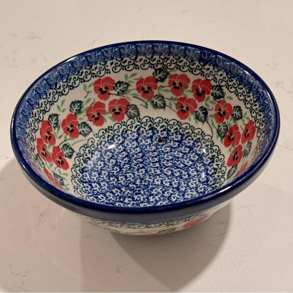 Bowl 6" Delicate Red Flowers
Exact dimensions: 6.57" x 6.57" x 2.76" 24.01 oz